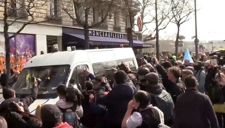 VIDEO Žuti prsluci na ulicama Pariza, nadmudruju se s policijom, 31 uhićenih