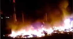 VIDEO Kaos na francuskim autocestama, Žuti prsluci palili naplatne kućice