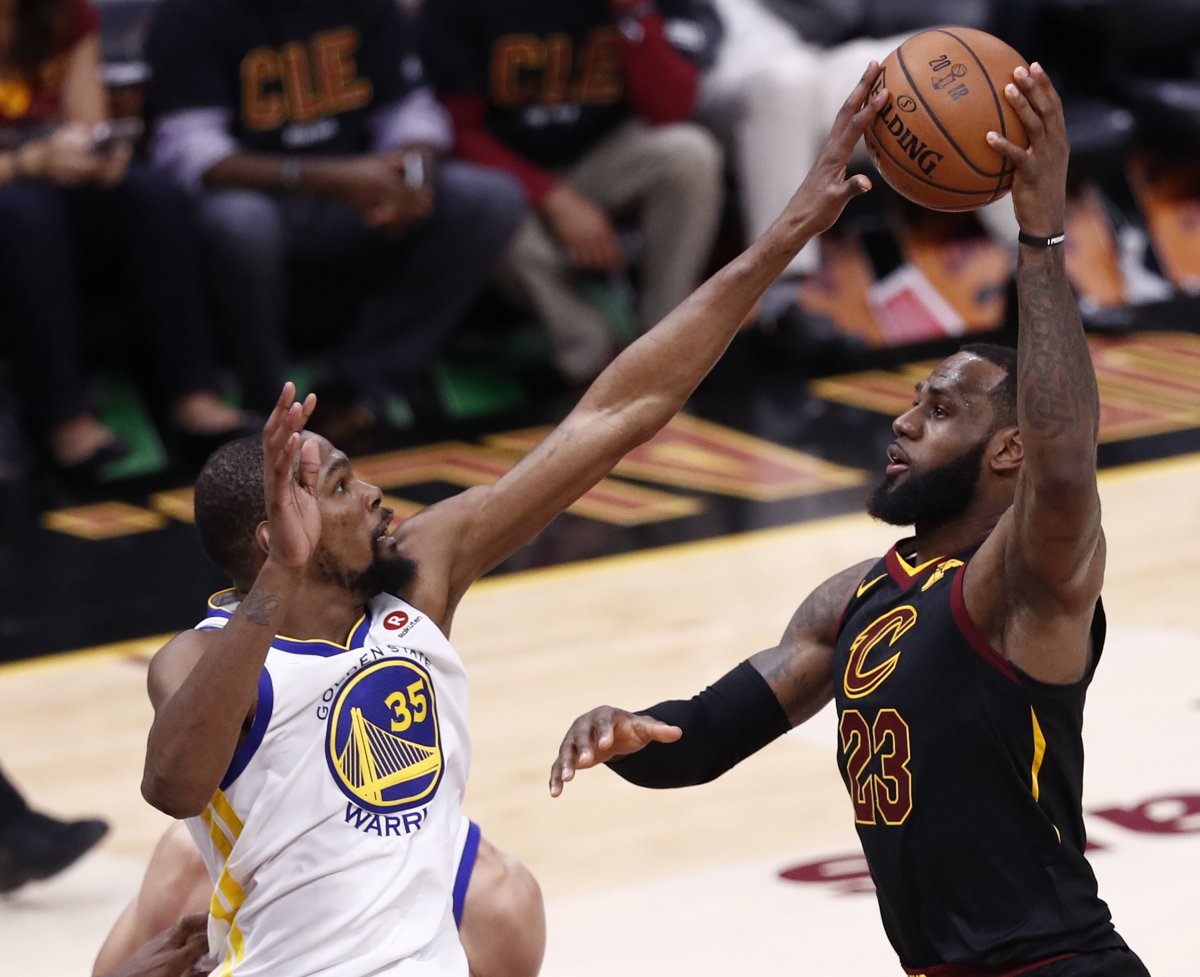 Nevjerojatni Durant nadigrao Jamesa i odveo Warriorse na korak do nove titule