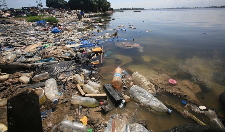 UN upozorava: Do 2050. godine oceanima bi moglo plivati više plastike nego riba