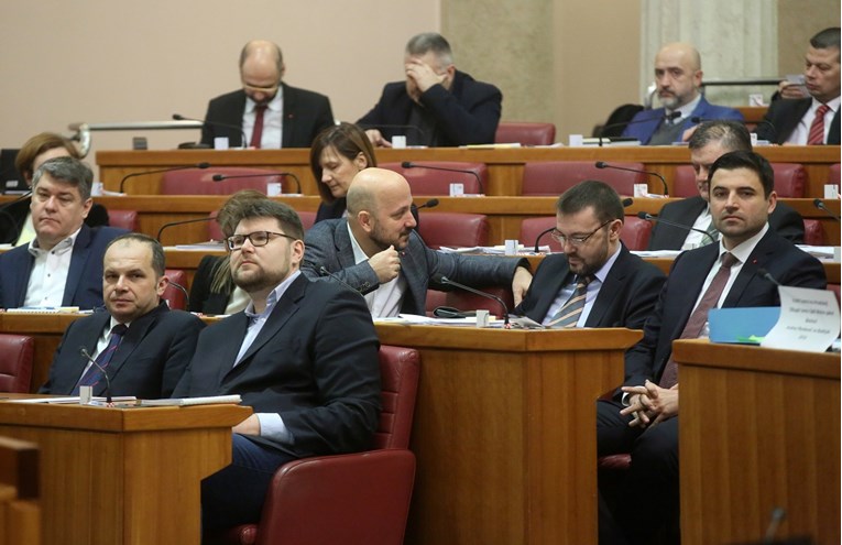 Klub zastupnika SDP-a izglasao ukidanje kazne četvorici suspendiranih