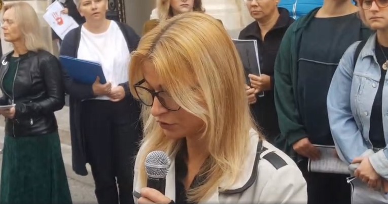 VIDEO Horor priče žena pred saborom: "Gola sam krvarila po hodniku"
