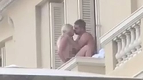 Seks na balkonu slavosnki brod