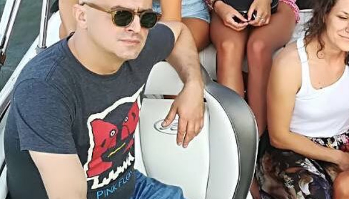 Sergej Trifunović promijenio izgled i fotkao se s hrpom ljepotica: "Srpski Dan Bilzerian"