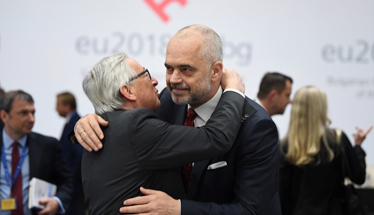 EU će sljedeće godine otvoriti pristupne pregovore za Makedoniju i Albaniju