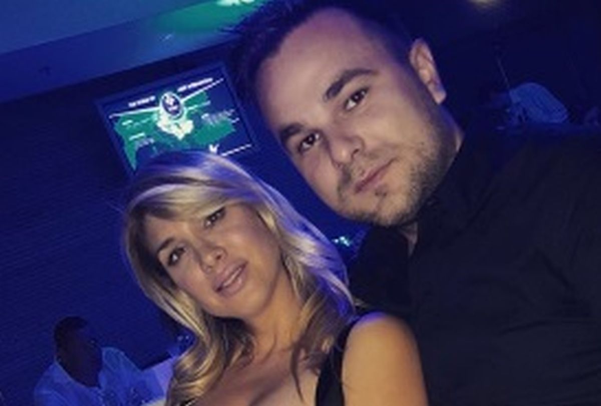 Mirti Šurjak grudi kipjele iz pripijene crne haljine
