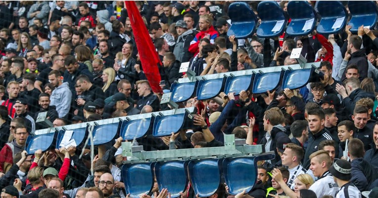 Navijači Eintrachta razmontirali tribinu i pokazali što misle o pravilu UEFA-e