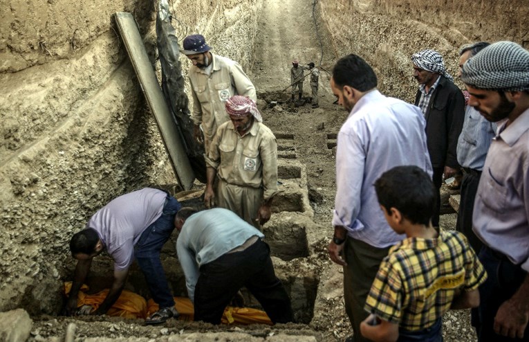 U Siriji pronađeno sedam masovnih grobnica
