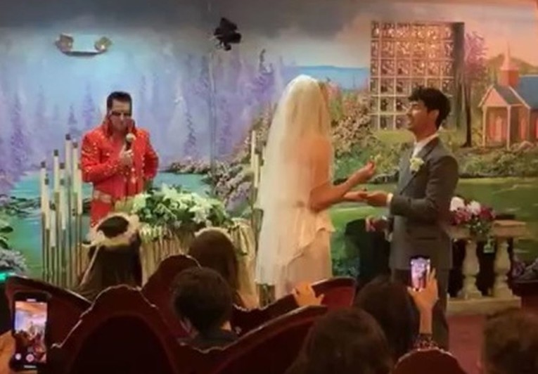 Pobjegli u kapelicu u Las Vegasu: U tajnosti se udala Sansa Stark