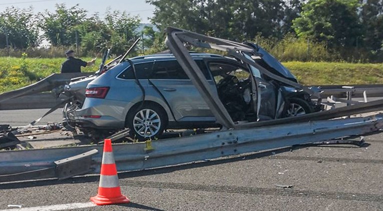 Teška nesreća na autocesti: Auto se zabio u ogradu, jedna osoba poginula