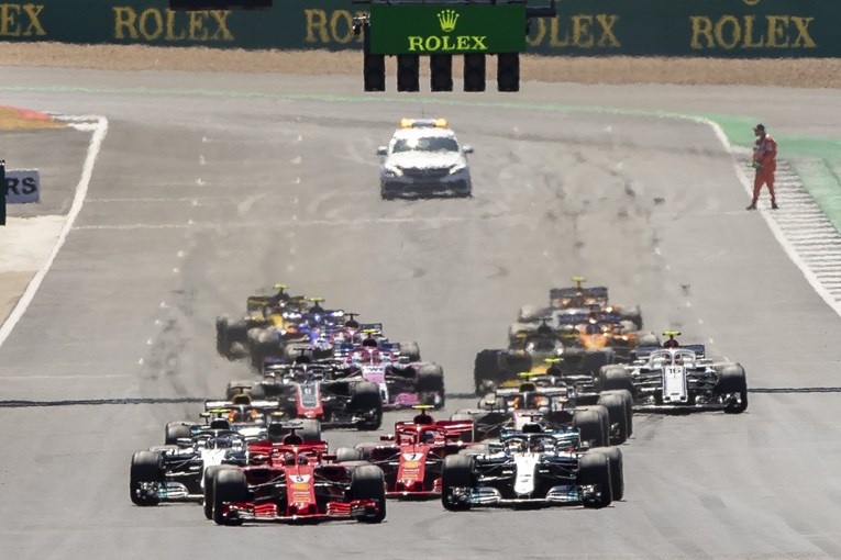 Ludnica na Silverstoneu: Vettel pobijedio, Hamilton sa zadnjeg mjesta do drugog