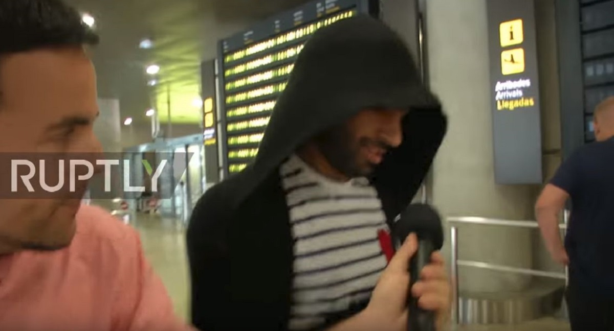 SALAH DOLETIO NA LIJEČENJE Pokušao se sakriti crnim plaštem, ali nije mu uspjelo