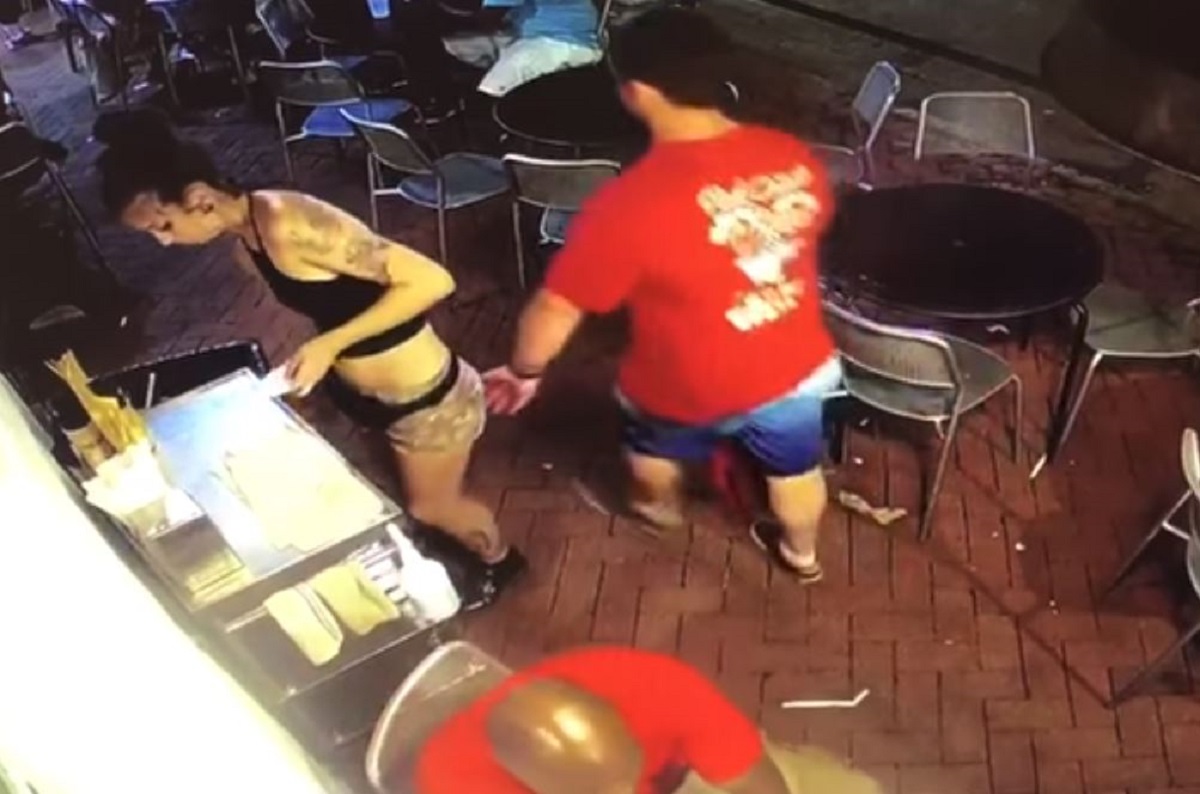 Zašlatao konobaricu koja mu nije ostala dužna no pravi show nastao je kad je došla policija