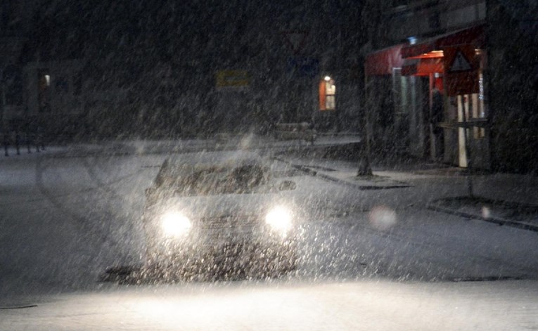 U Zagrebu i okolici pao snijeg, pogledajte snimke