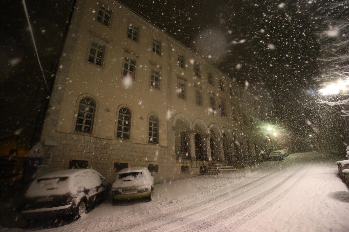 Nastava u školama u Dalmatinskoj zagori danas se održava