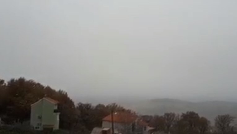 U Dalmaciji pada snijeg