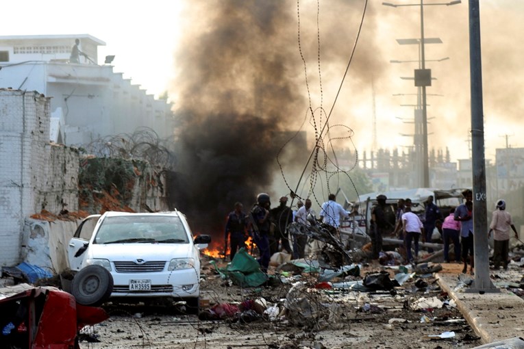 U napadu u somalskoj prijestolnici ubijene najmanje 22 osobe