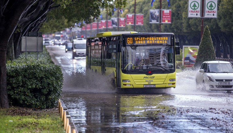 Zbog obilne kiše i poplava u Splitu vatrogasci intervenirali više od 120 puta