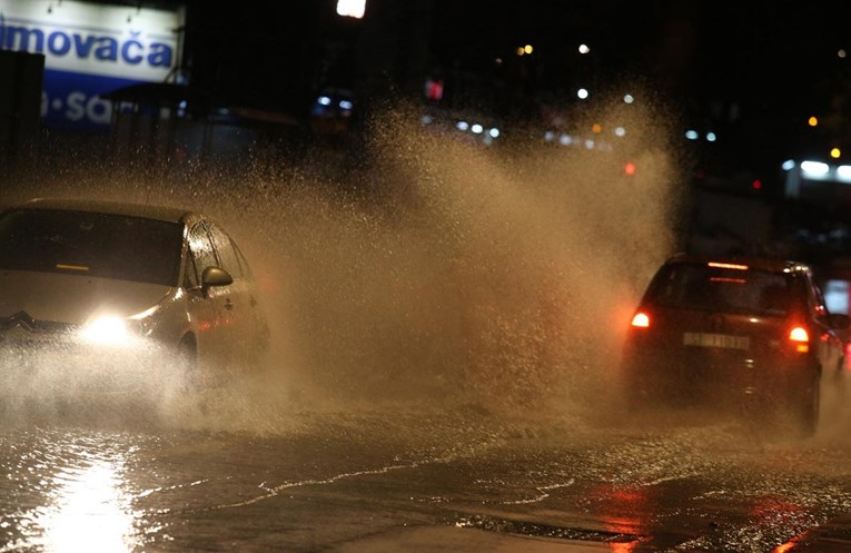 Obilna kiša potopila Split, veliki problemi u prometu