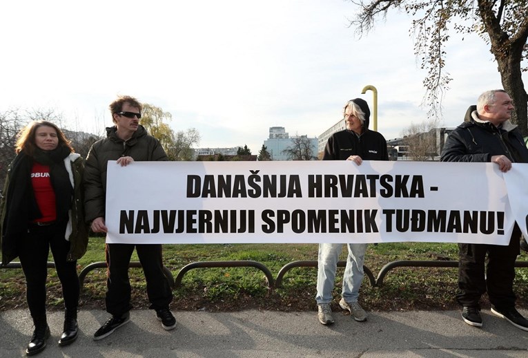 Propao prosvjed protiv spomenika Tuđmanu u Zagrebu