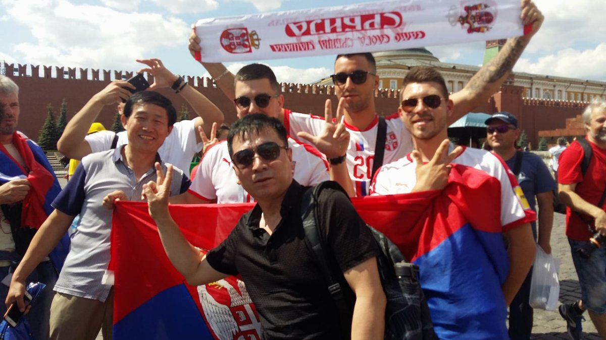 Srbi u Moskvi čekaju Brazil sa zastavama Rusije, Crne Gore i RS-a: "Sve je ovo Srbija"