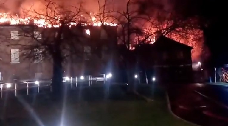 Zapalila se bolnica u engleskom gradu, snimke su zastrašujuće