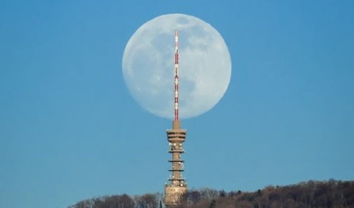 Fotograf snimio nevjerojatan prizor Mjeseca iznad Sljemena - fotke oduzimaju dah