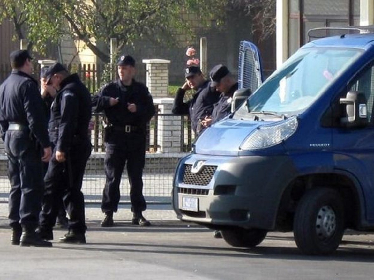 Policija pregledala auto u centru Beograda, nisu našli bombu