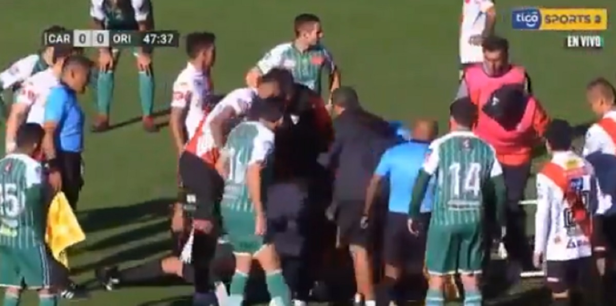 Prvoligaški sudac u Boliviji se srušio na utakmici i preminuo