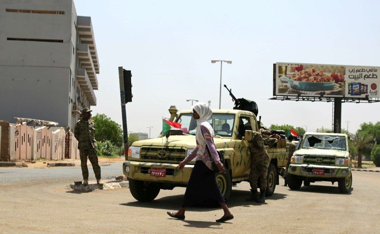 Vojska u Sudanu upala u kamp i ubila 35 prosvjednika