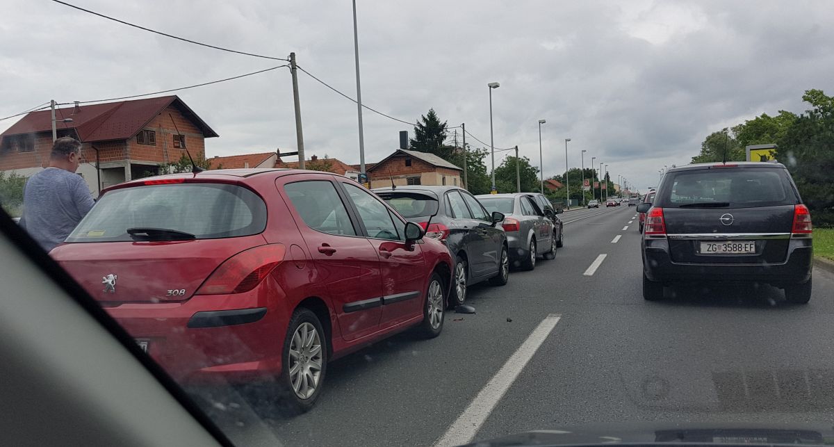 FOTO U Zagrebu zbog prometnih nesreća nastao kaos na cestama