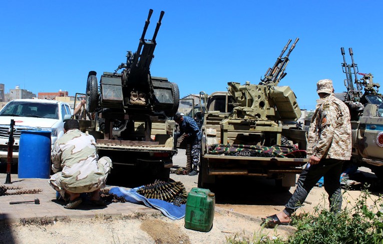 Žestoke borbe u Libiji, minobacači pogodili predgrađe Tripolija