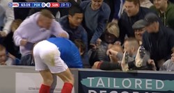 VIDEO Igrač Sunderlanda pao preko ograde među navijače, tukli ga šakama i nogama