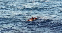 FOTO Brod Hrvatske ratne mornarice spasio surfera u Zadarskom kanalu