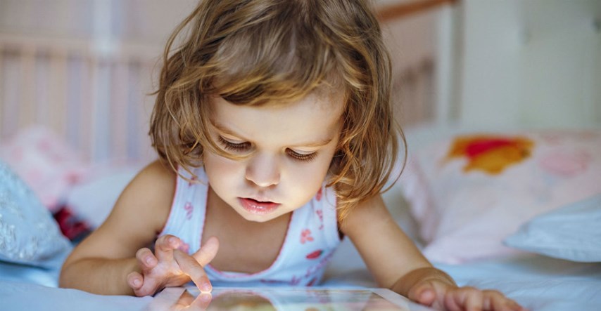 Pedijatri savjetuju da djeci do druge godine ne poklanjate digitalne igračke