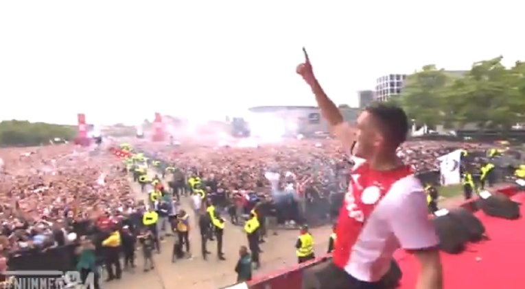 VIDEO Srpska zvijezda predvodila Ajaxovo slavlje pred 100.000 navijača