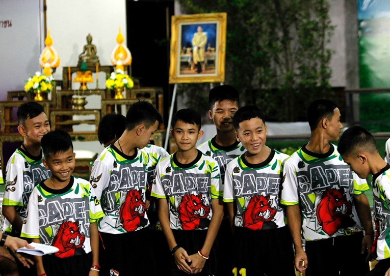 Spašeni tajlandski dječaci povlače se u budistički hram