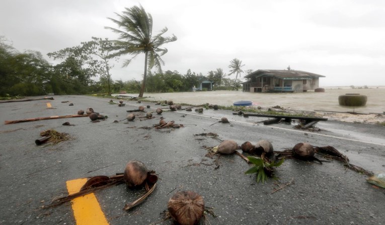 VIDEO Tajland pogodila najgora oluja u zadnjih nekoliko desetljeća, ima mrtvih
