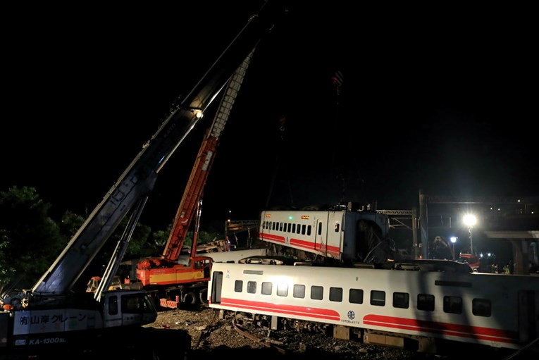 Problemi s kočenjem bili prijavljeni pola sata prije iskakanja vlaka u Tajvanu
