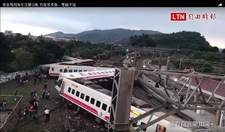 Na Tajvanu vlak izletio s tračnica, poginulo 17 ljudi
