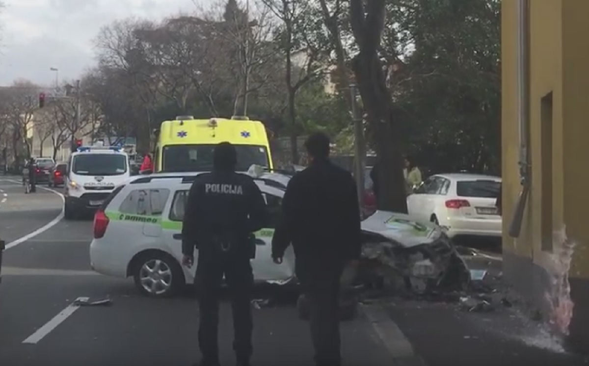 Teška nesreća u Rijeci: Taksi pokosio dvije žene pa se zabio u kuću