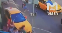 Objavljena uznemirujuća snimka udara taksija u navijače u Moskvi