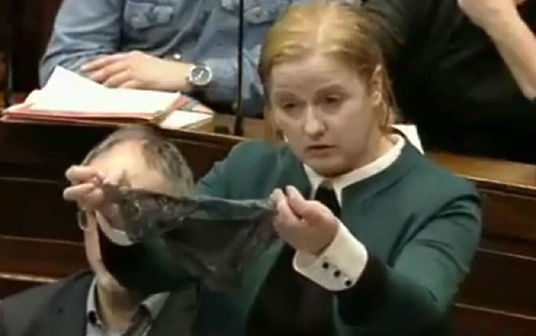 Odvjetnica zgrozila Irsku: "Silovana tinejdžerica nosila je čipkaste tange"