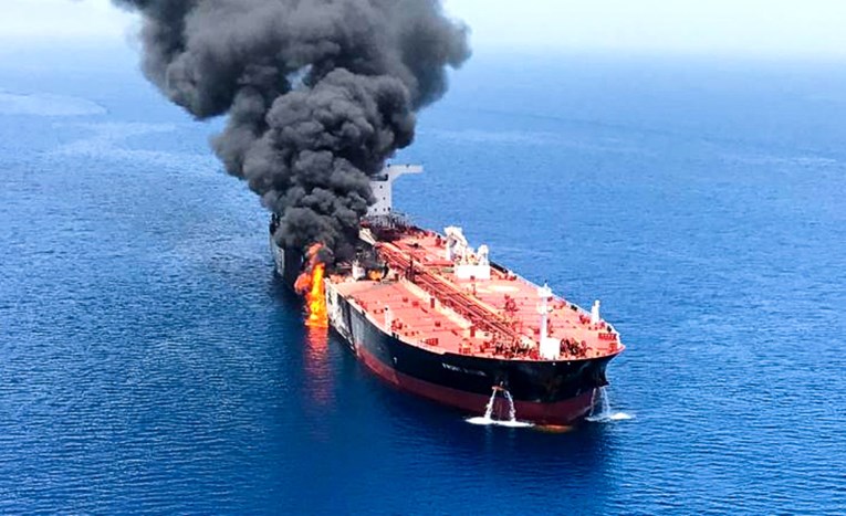 SAD i Britanija tvrde da je Iran kriv za napade na tankere. Evo što dosad znamo