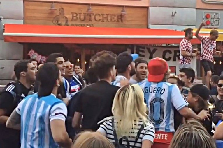 VIDEO Ludnica u Novgorodu: Argentinci okupirali grad, Hrvati ih pokušavaju nadglasati