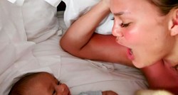 Chrissy Teigen i John Legend objavili video u kojem uživaju u krevetu sa sinom