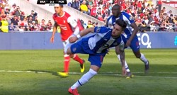VIDEO Igrač Porta teže se ozlijedio zabijajući gol iz penala