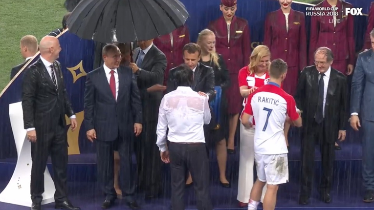 Napali Putina jer je bio pod kišobranom dok je Kolinda kisnula pokraj: "Nepristojna seljačino"