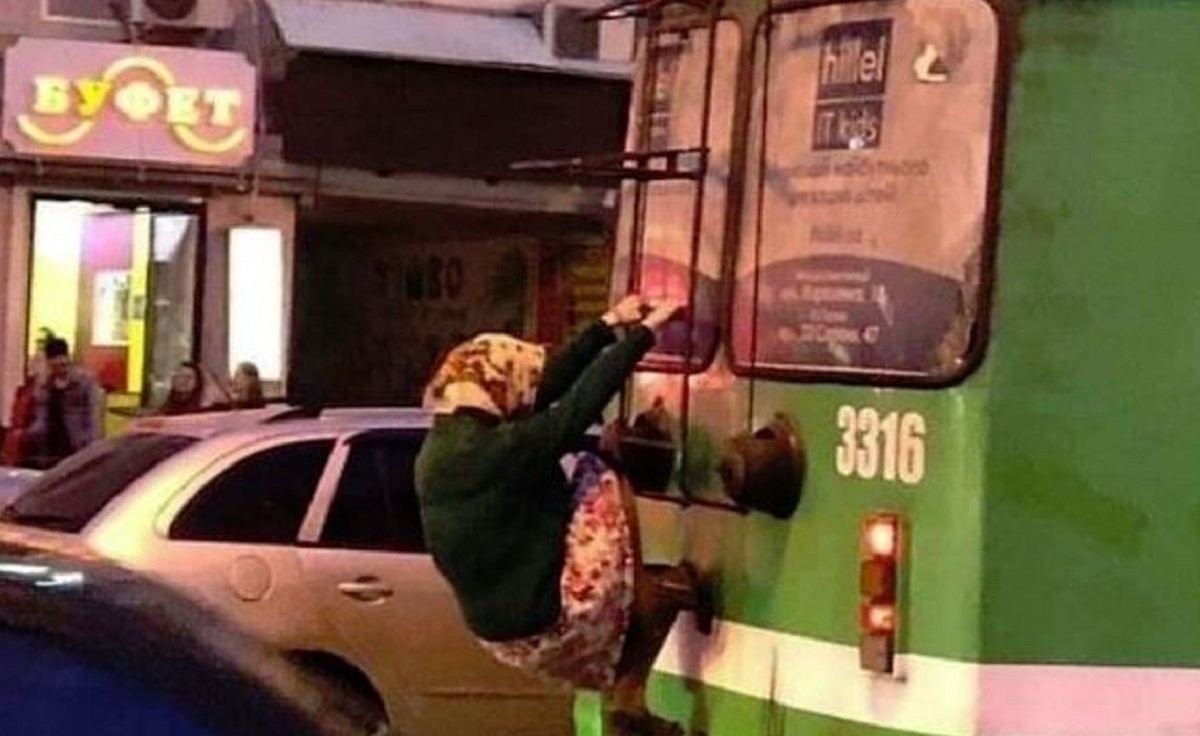 FOTO Najluđe stvari snimljene na cesti su takav smijeh: "Babushka’s Creed"
