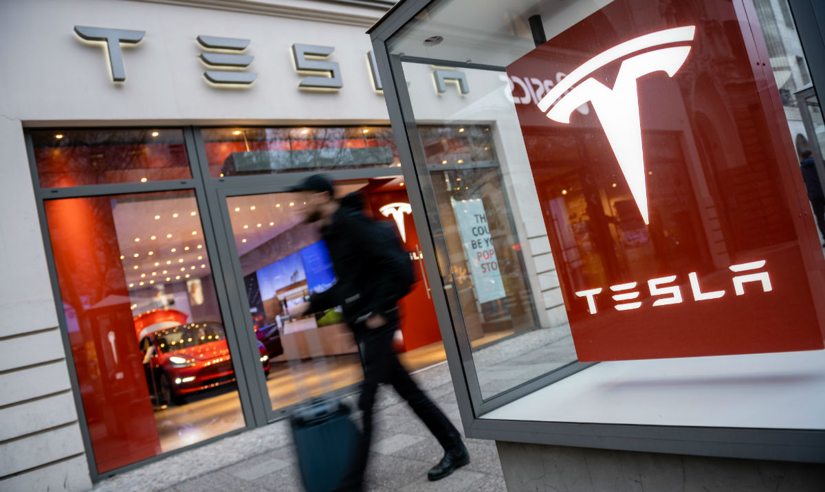 Tesla zaključio tromjesečje s velikim gubitkom